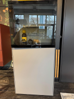 Kettnaker - Vitrine Soma Mattlack Vulkangrau Grau Tür Glas Grau Rückwand Mattlack Elfenbein Beige Inklusive Beleuchtung - 3