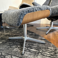 Conform - Sessel Air Schaffell D Charcoal Grau Schale Walnuss Lackiert Fuß Aluminium Inklusive Hocker - 4