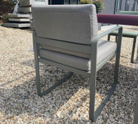 Fermob - Gartengruppe Bellevie Aluminium Pulverlack Sessel Rosmarin Grün Grau Tisch Schwarzkirsche Rot Violett Mit Sitzkissen - 5