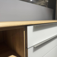 Mondo - Sideboard Natur Talvera Asteiche Massiv Gebürstet Weißgeölt Akzent Weißglas Griffe Edelstahloptik - 5