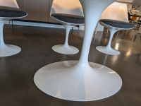 Knoll International - Esstisch Saarinen Oval Marmor Arabescato Weiß Fuß Schwerer Aluminiumformguss mit Rilsan Beschichtet - 7