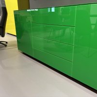 Scholtissek - Sideboard Novus 3-Türig Glas Hochglanz Reingrün Grün Korpus Knorrige Eiche - 7