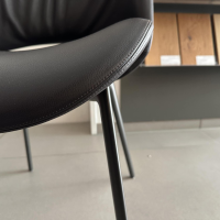 Poltrona Frau - Stuhl Nice Pelle Leder 29 Ardesia Schwarz Gestell Stahl Schwarz Brüniert - 3