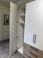 Musterring - Kleiderschrank Airline 100 Front Lack Bianco Weiß Matt Korpus Eiche Silea Griff 341 Schiefergrau Grau - 4