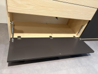 Anrei - Puro Wave Highboard W40 Esche Massiv Gebeizt Weiß Geölt Tür Farbglas Satiniert Zartbitter Schwarz - 10