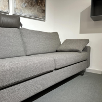 COR - Sofa Conseta Stoff 8079 Taupe Grau Metallkufe Schwarzchrom Inklusive Armkissen Und Kopfstütze Comfort - 2