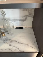 Molteni & C - Barschrank Horizons Eiche Graphit Türen Stops Glas Rückwand Marmor Calacatta Weiß Grau Inklusive Beleuchtung - 6