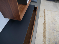 Team 7 - Wohnwand Cubus Pure 18 Nussbaum Massiv Natur Öl Farbglas Schwarz Matt - 2