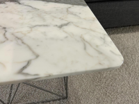 COR - Beistelltisch Pilotis Platte Quadratisch Marmor Arabescato Weiß Gestell Metall Verchromt - 4