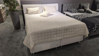 RUF Betten - Boxspringbett Veronesse Stoff 6150 Weiß Und  8460 8440 Grau Weiß Füße Chrom Inklusive Matratzen Mit Plaid Und 4 Kissen - 4