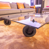 FontanaArte - Couchtisch Tavola con Ruota Grande, Design Gea Aulenti 1980, geschliffenes Glas 15 mm, Gestell Rollen schwarz - 13
