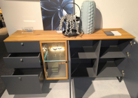 Niehoff - Sideboard Lugano Front Und Korpus 096 Lack Quarzgrau Grau Oberboden Eiche Massiv Gestell Eisen Schwarz Mit Beleuchtung - 4