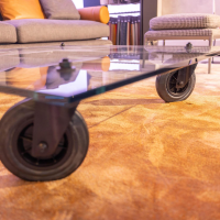 FontanaArte - Couchtisch Tavola con Ruota Grande, Design Gea Aulenti 1980, geschliffenes Glas 15 mm, Gestell Rollen schwarz - 6