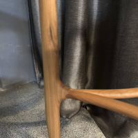 Cecotti - Beistelltisch Louis Primero Glasplatte Satinierter Rand Gestell Amerikanischer Nussbaum Mit Details In Ahorn - 5