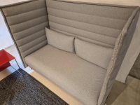 Vitra - Sofa Alcove Highback Stoff Laser Dunkelblau Elfenbein Beige Füße Metall Tiefschwarz - 2