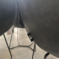 Contur - 4er Set Armlehnenstuhl Sevano Leder Miura 51 Anthrazit Gestell Metall Schwarz Pulverbeschichtet - 4