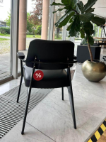 Vitra - Sessel Direction Leder Premium F Schwarz Armelehne Eiche Dunkel Tiefschwarz Glatt Gestell Metall Tiefschwarz Glatt - 6