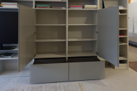 wohnwaende-tv-lowboards-interluebke-regalwand-studimo-lack-greige-08-mattglas-optiwhite-352-42-89259-8