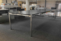 USM Haller - Besprechungstisch Platte Eiche Furniert Schwarz Gestell Chrom - 3