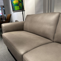 2-sitzer-sofas-musterring-sofa-mr-6500-bezug-nappaleder-solid-elefant-grau-fuesse-aluminium-schwarz-4