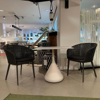 DEDON - Outdoor Tischgruppe Satellite Und Mbrace Platte HPL Gestell Aluminium Lipari Weiß Und Black Pepper Schwarz Mit Sitzkissen - 6