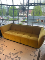 Raum.Freunde - Sofa Hedda Stoff Velvet 16 Yellow Gelb Füße Kunststoff Schwarz - 3
