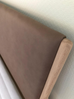Gazzda - Doppelbett Fawn Eiche Massiv Weiß Geölt Kopfteil Bezug Leder ohne Lattenrost ohne Matratze - 6