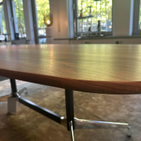 Vitra - Tisch Eames Segmented Table Platte Amerikanischer Nussbaum Massiv Gestell Gestell Aluminium Schwarz - 6