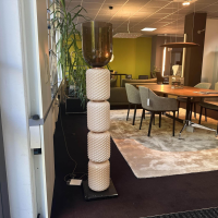 Cassina - Stehleuchte Ficupala Schirm Glas Schlamm Braun Gestell Glas Rosa Fuß Marmor Nero Marquina Schwarz - 3