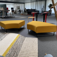 3-sitzer-sofas-haworth-modulares-loungesystem-riverbend-stoffkollektion-big-arrow-darf-blue-und-gold-7