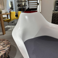 Knoll International - Armlehnstuhl Saarinen Tulip Schale Weiß Drehbar Sitzkissen Tessuto Hopsack Charcoal Dunkelgrau - 4