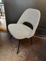 Knoll International - Stuhl Saarinen Conference Stoff Kvadrat Hallingdal 126 Grau Stahlbeine Schwarz Lackiert - 3