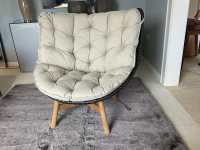 DEDON - Sessel Wing Chair Mbrace Stoff A 462 Cool Sage Grau Fasergeflecht Arabica Schwarz Braun Füße Teakholz - 9
