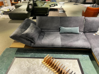 Bullfrog - Ecksofa Akito Leder Crazy Nubuk 2510 73 Graphit Grau Plateau Räuchereiche Winkelfuß Stahl Schwarz Matt - 4
