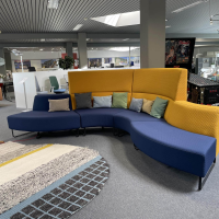 3-sitzer-sofas-haworth-modulares-loungesystem-riverbend-stoffkollektion-big-arrow-darf-blue-und-gold-4