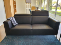 2-sitzer-sofas-sitting-vision-sofa-roos-leder-semira-5000-schwarz-untergestell-edelstahl-285-01-4