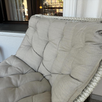DEDON - Outdoorsessel Mbrace Geflecht 140 Sea Salt Beige Auflage Muse (C) Fossil Grau Gestell Aluminimium 304 Lipari Weiß mit Hocker - 4