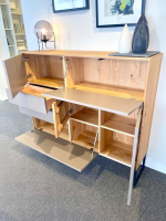 Contur - Highboard Mileto Front Mattlack Steingrau Grau Korpus Asteiche Massiv Gebürstet Natur Geölt Kufengestell Schwarz Matt - 3