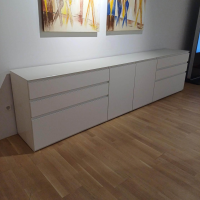 Sudbrock - Sideboard Cubo Glattlack 420 Verkehrsweiß Weiß Griffnut Metall Abdeckplatte Glas - 9