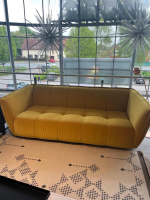 Raum.Freunde - Sofa Hedda Stoff Velvet 16 Yellow Gelb Füße Kunststoff Schwarz - 11