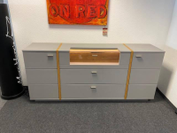 MCA Furniture - Sideboard Sevilla Lack Arktis Grau Holzspange Eiche Furniert Parsolglas Grau Metallgriffe Nickel Matt Inkl. Beleuchtung - 5