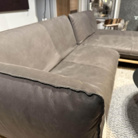 Bullfrog - Ecksofa Akito Leder Oasis 2100 Elefant 63 Grau Plateau Wildeiche Öl Winkelstahlfuß Schwarz Pulverbeschichtet - 9