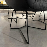 Contur - 4er Set Armlehnenstuhl Sevano Leder Miura 51 Anthrazit Gestell Metall Schwarz Pulverbeschichtet - 7