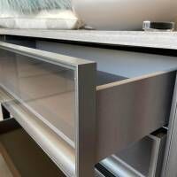 Molteni & C - Ankleide Gliss Master Korpus Böden Rückwand aus Zirbelkiefer Silber mit Beleuchtung - 4