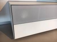 kommoden-sideboards-spectral-smart-furniture-dolby-surround-lowboard-ameno-glas-matt-weiss-mit-2-6