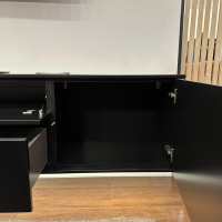 Rietberger Möbelwerke - Sideboard Deviso Lack Schwarz Mit Push To Open Inklusive Paneel Nussbaum Nova Und Beleuchtung - 10