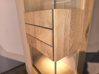 Decker - Wohnkombination Carson Asteiche Massiv Bianco Geölt Front Akzent Glas Schlamm Satiniert Inklusive LED Beleuchtung - 2