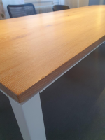 Janua - Tisch S600 Platte Eiche Weiß Pigmentiert Geölt Gestell Verkehrsweiß RAL 9016 Weiß Pulverbeschichtet - 3