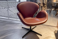 Fritz Hansen - Sessel Swan Leder Grace Chestnut Braun 4 Fuß Kreuzgestell Schwarz Drehbar - 2