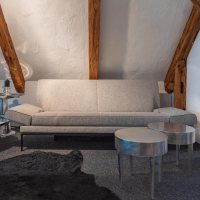2-sitzer-sofas-jori-sofa-glove-pure-stoff-bembebis-c0720-grau-gestell-schwarz-lackiert-238-01-20147-2